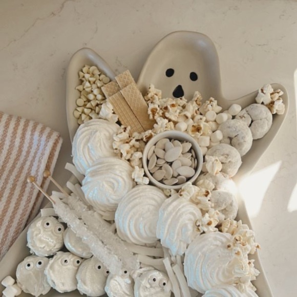 Pottery Barn Cute and Spooky Large Ghost Shaped Serving Tray 👻 - Picture 10 of 16